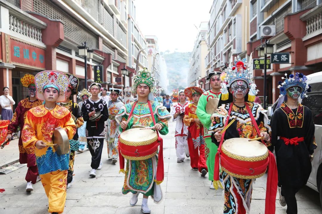 “非遗”刷屏！漳州港“送王船”场面震撼