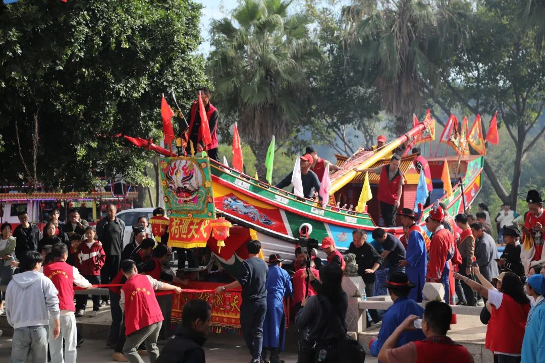 “非遗”刷屏！漳州港“送王船”场面震撼